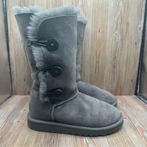 Ugg Bailey Button Triplet Tall Gray Sheepskin Lining Boots Girls Size 3